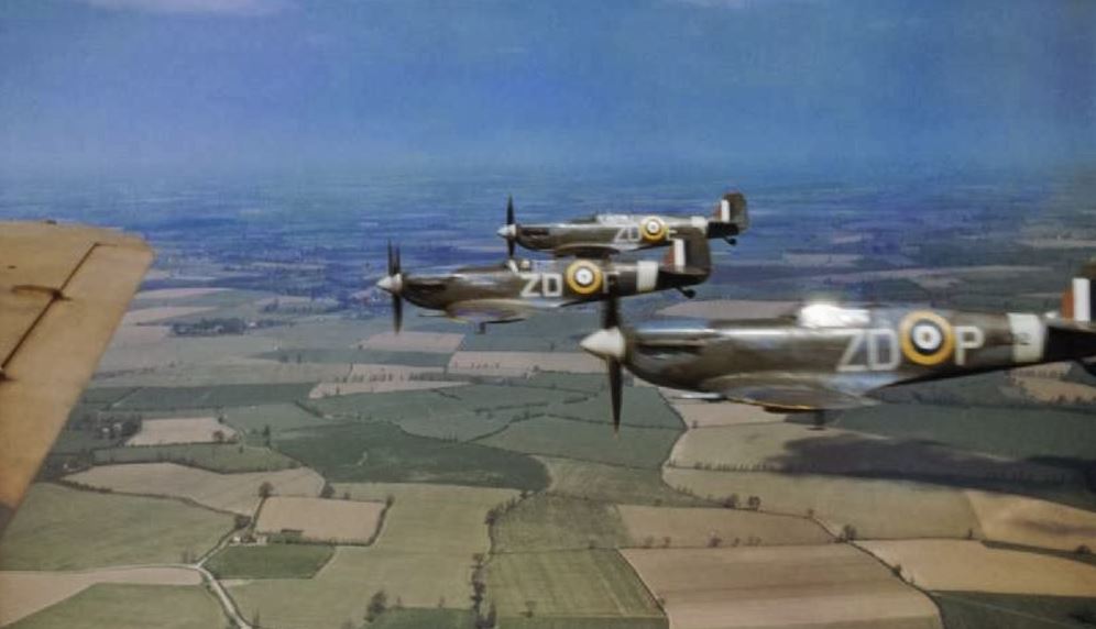 Lietadlá Spitfire vo formácii Vic