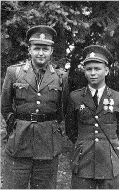 Pjotr Veličko (naľavo), pravdepodobne 1944
