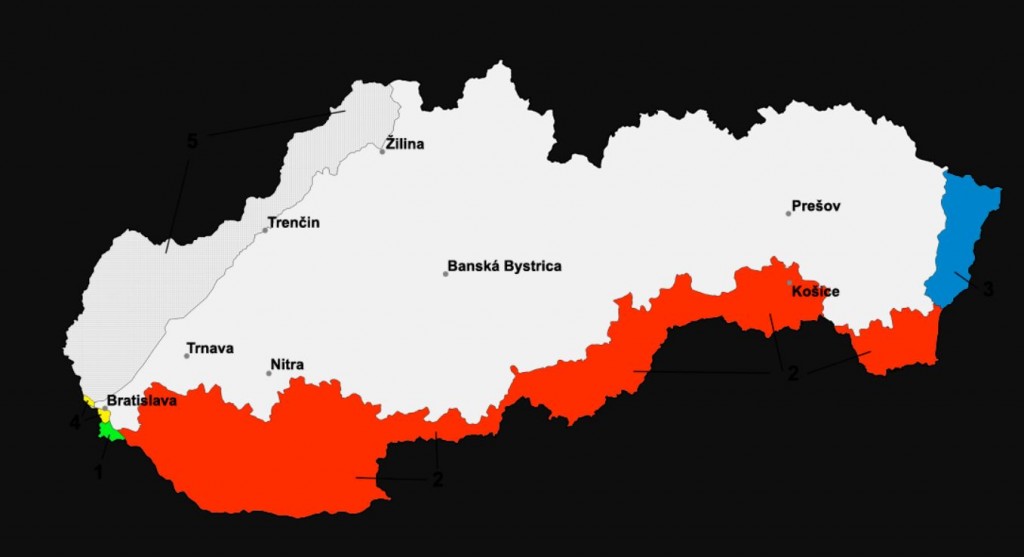 Územie Slovenska v roku 1938 -sivým nemecká ochranná zóna; červeným a modrým územia zabraté Maďarskomi; zeleným územie, ktoré patrilo Maďarsku do roku 1947 a žltým územie zabraté Nemeckom