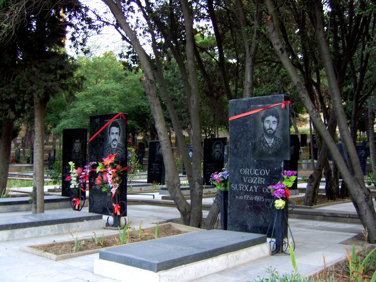Hroby azerbajdžanských vojakov v Baku