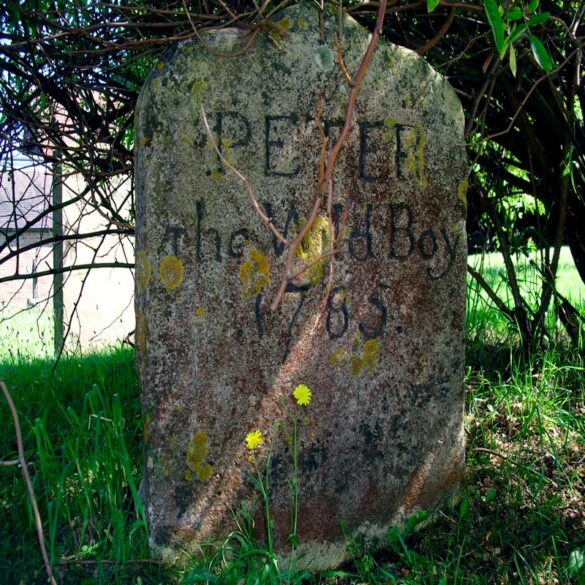 Peter the Wild Boy gravestone - Divoký lesný chlapec nadchol britský kráľovský dvor