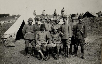 gruppe turkischer offiziere in galizien 15 august 1916 773eaa 1024 - Orly a polmesiac – tureckí vojaci na východnom fronte